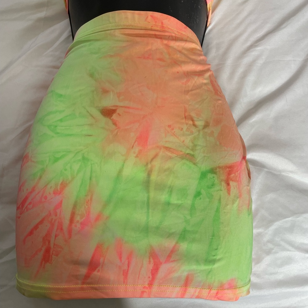 Two piece skirt set - Picture 2 of 3